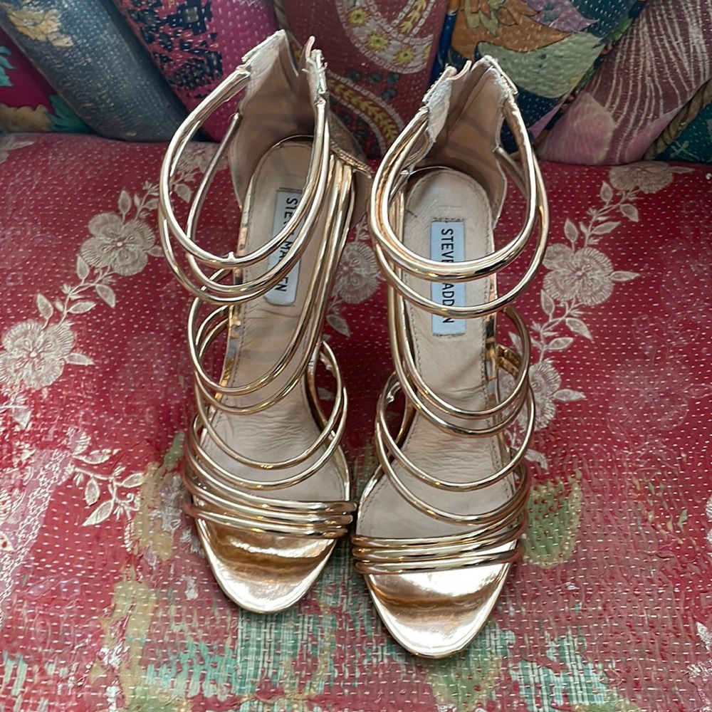 Steve Madden 7.5 women’s shoes gold